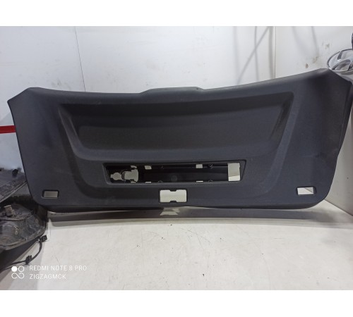 Обшивка крышки багажника