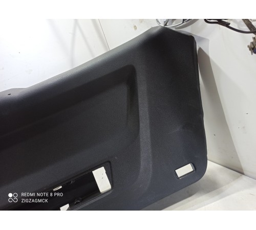 Обшивка крышки багажника