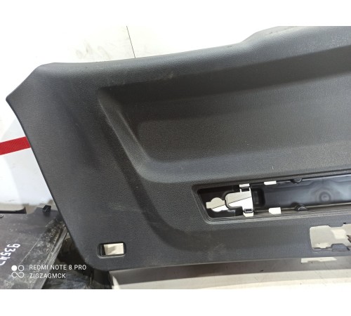 Обшивка крышки багажника