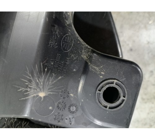 Накладка кронштейн правый