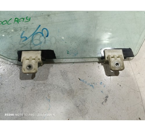 Стекло двери заднее левое