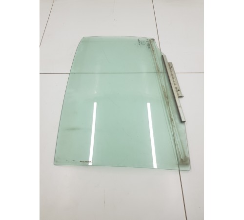 Стекло двери заднее левое