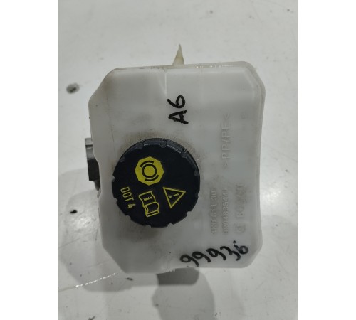 Главный тормозной цилиндр с бачком