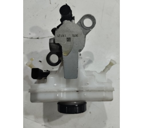 Главный тормозной цилиндр с бачком