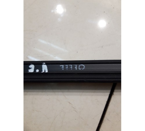 Уплотнитель стекла (задний, левый)