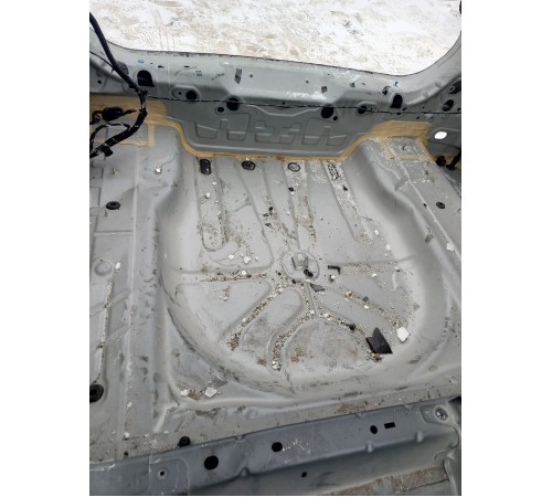 Ниша багажника (запасного колеса)