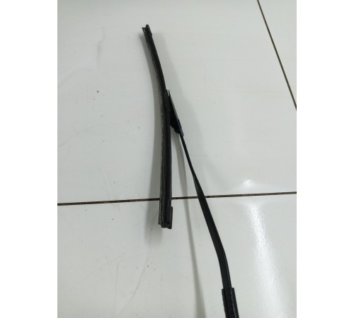 Поводок стеклоочистителя (правый)