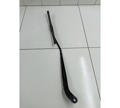 Поводок стеклоочистителя (правый)