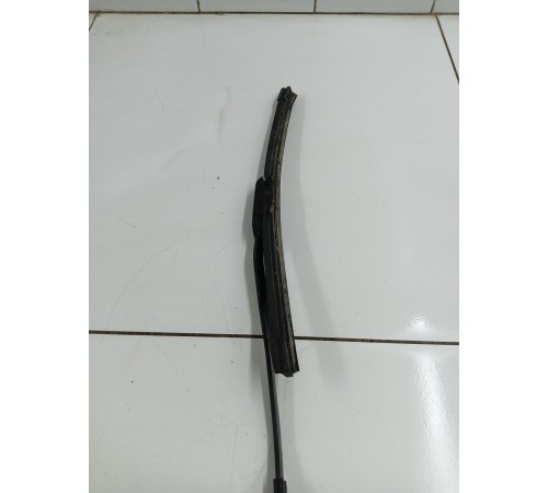 Поводок стеклоочистителя (правый)