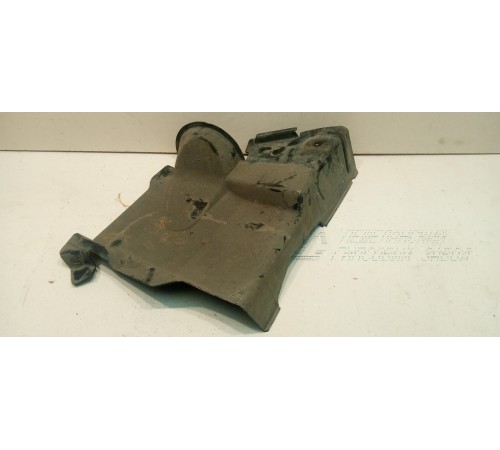 Пыльник двигателя нижный правый