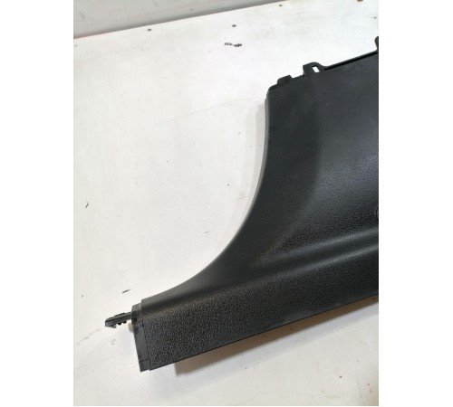 Обшивка центральной стойки правая нижняя