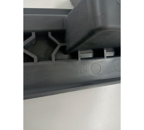 Кронштейн пола багажника левый