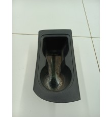 Подстаканник центральной консоли левый