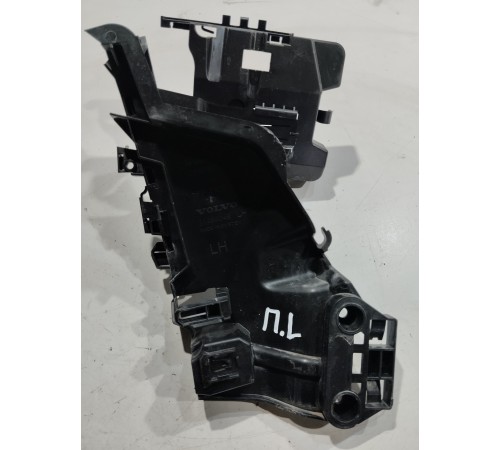 Кронштейн(крепление) замка двери передний левый