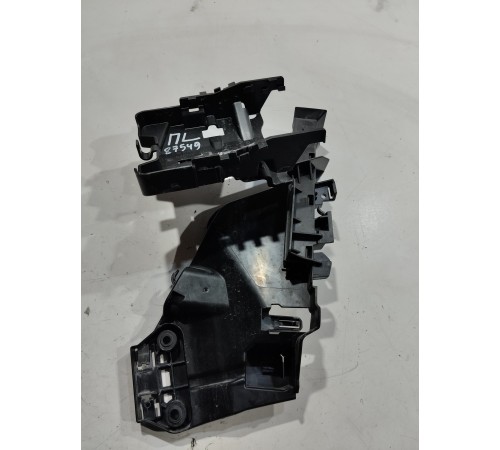 Кронштейн(крепление) замка двери передний левый