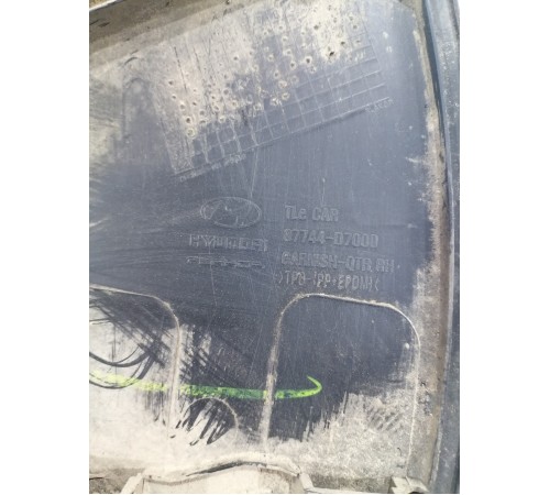 Молдинг (накладка) крыла задняя правая