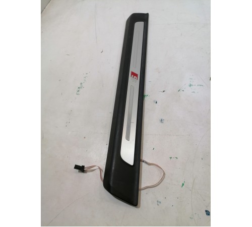 Накладка порога передняя левая