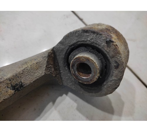 Рычаг подвески (задний, правый, верхний)