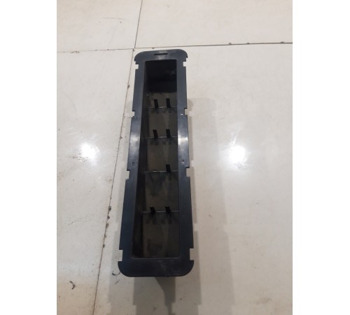 Вентиляционная решётка (задняя, левая)