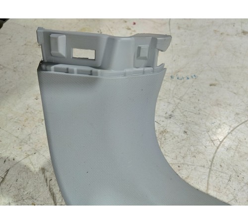 Обшивка крышки багажника правая