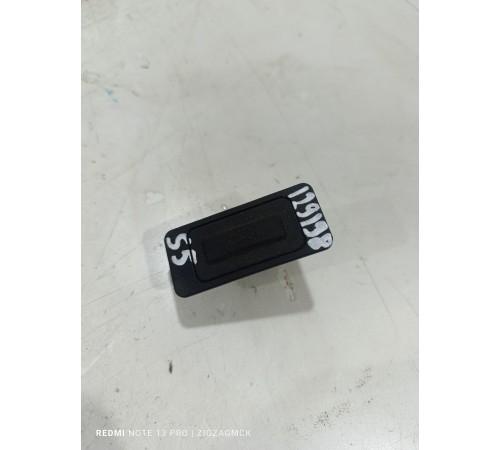 Кнопка открывания багажника