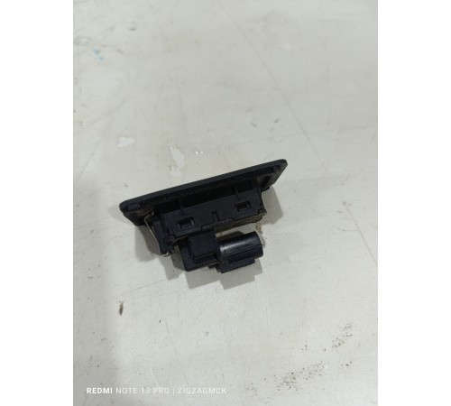 Кнопка открывания багажника