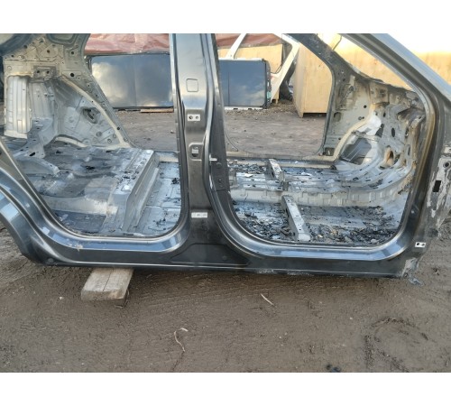 Порог со стойкой правый