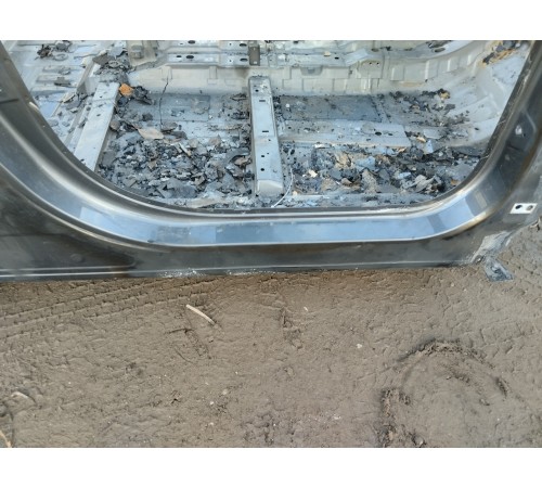 Порог со стойкой правый