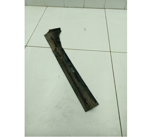 Уплотнитель порога двери задний правый