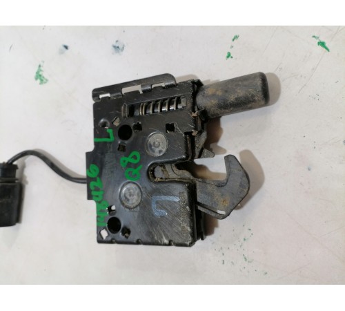 Замок капота