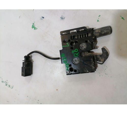 Замок капота