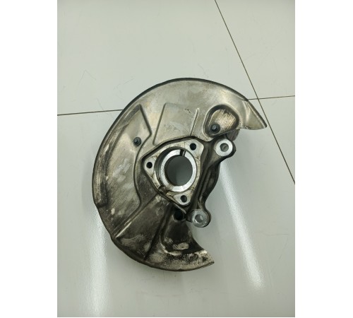 Кулак поворотный передний правый