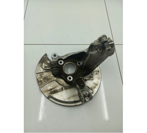 Кулак поворотный передний правый