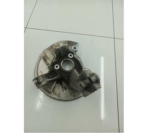 Кулак поворотный передний правый