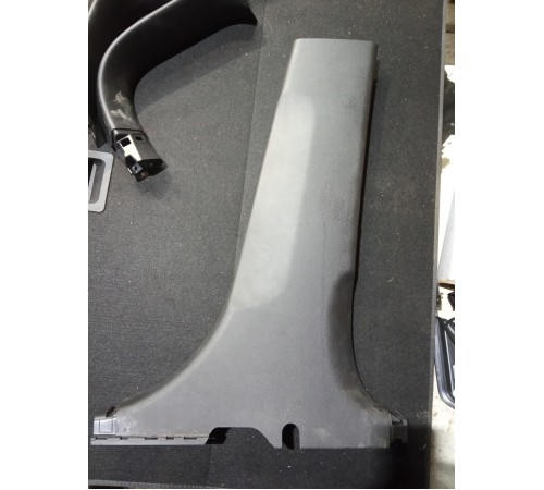 Накладка стойки средняя правая нижняя