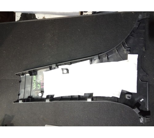 Накладка стойки средняя правая нижняя