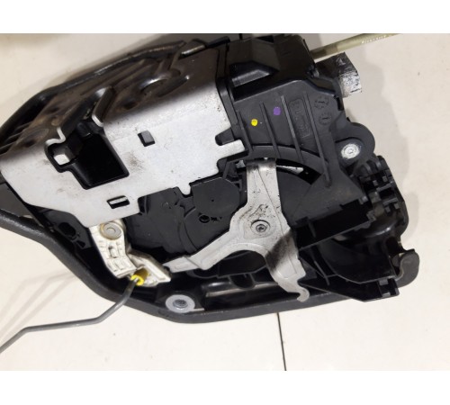 Замок двери (передний правый)