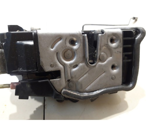 Замок двери (передний правый)