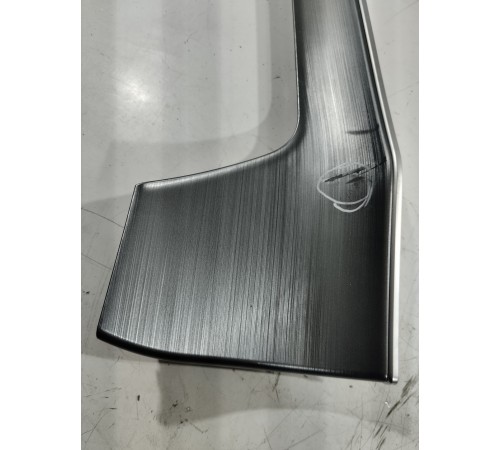 Накладка обшивки двери передняя правая декоративная
