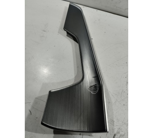 Накладка обшивки двери передняя правая декоративная