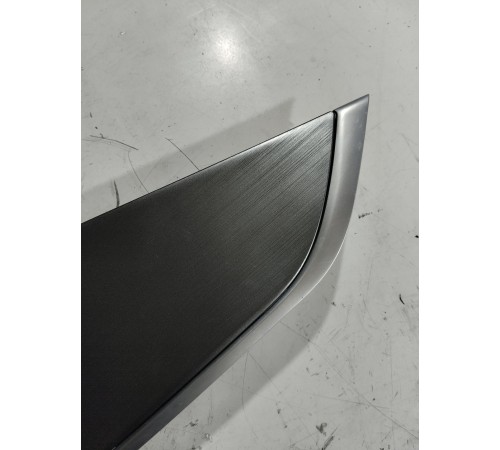 Накладка обшивки двери передняя правая декоративная