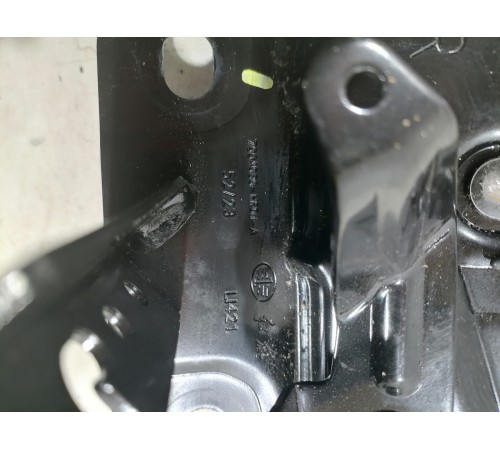 Замок заднего седенья