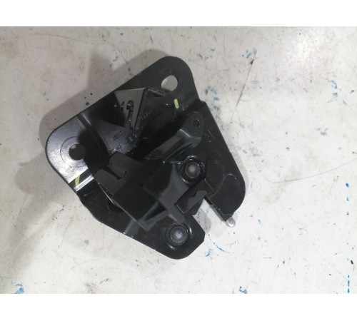 Замок заднего седенья