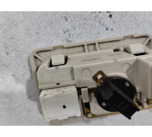 Плафон внутреннего освещения салона 