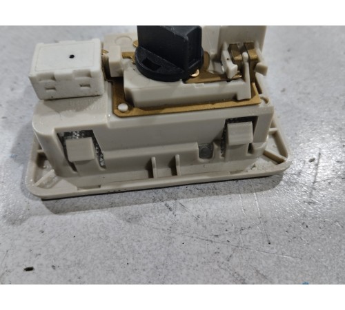 Плафон внутреннего освещения салона 