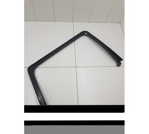 Накладка стекла рамки двери задняя правая