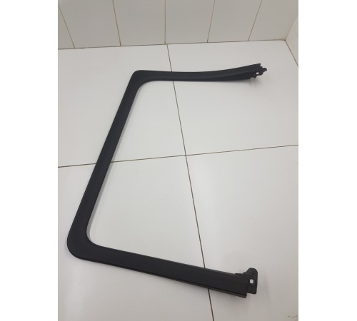 Накладка стекла рамки двери задняя правая
