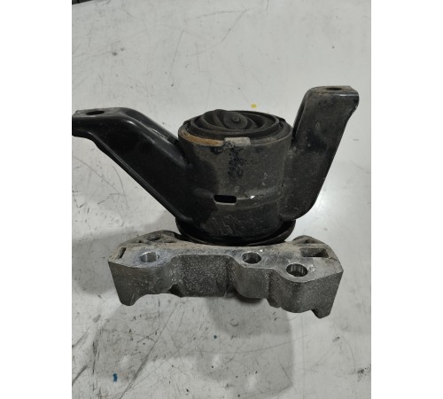 Опора двигателя правая