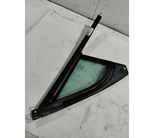 Форточка двери(передняя правая)