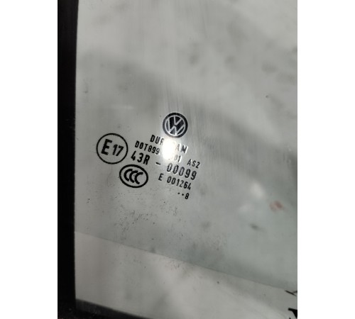 Форточка двери(передняя правая)